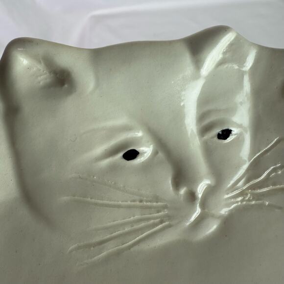 VTG 1987 Flat Earth Pottery Art Ceramic Serving Plate Laying White Cat Kitty 3D - Picture 5 of 5
